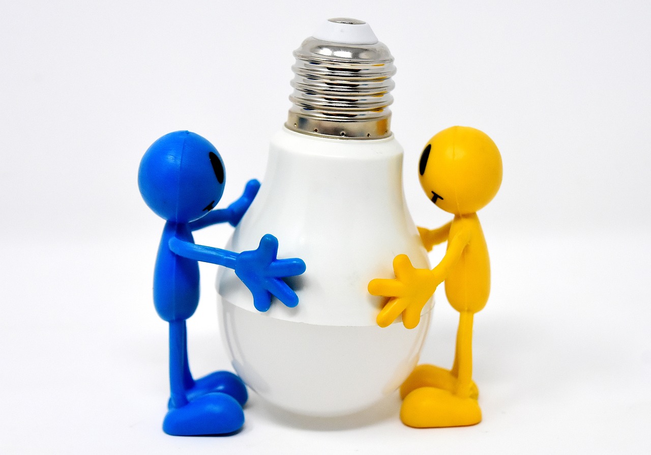 energy-saving-lamp-3282666_1280 energy-saving-lamp-3282666_1280