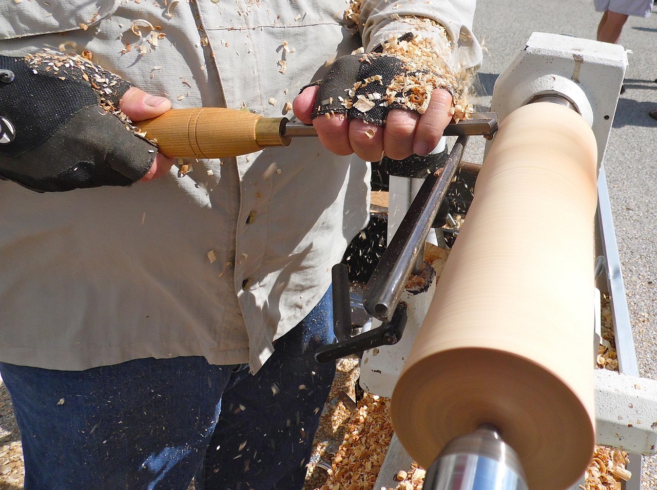 woodworker-101251_1280 woodworker-101251_1280